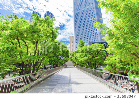 辦公區和綠色的高層建築 33698047