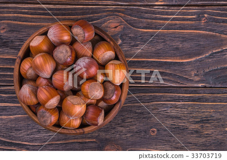 hazelnut 33703719