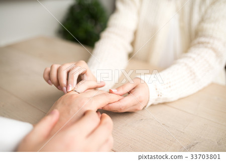 戒指 環 手 33703801