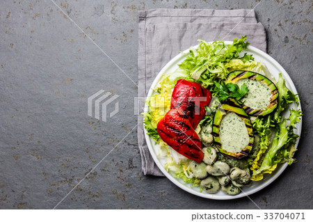Vegetarian lettuce beans salad with grilled Vegetarian lettuce beans salad with grilled 33704071