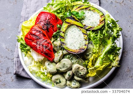 Vegetarian lettuce beans salad with grilled Vegetarian lettuce beans salad with grilled 33704074