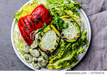 Vegetarian lettuce beans salad with grilled Vegetarian lettuce beans salad with grilled 33704076