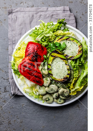 Vegetarian lettuce beans salad with grilled Vegetarian lettuce beans salad with grilled 33704078
