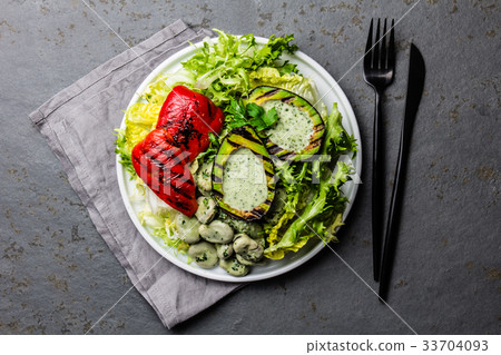 Vegetarian lettuce beans salad with grilled Vegetarian lettuce beans salad with grilled 33704093