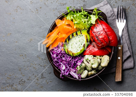 Budha bowl. Raw vegetables with beans, grilled 33704098