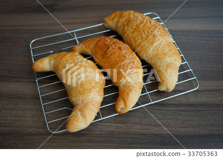Salt bread, Salzstangen, bread rolls, crescent moon bread (Salzstangen) 33705363