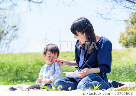 Fun picnic lunch Tomatoes are kinda ... 33705608
