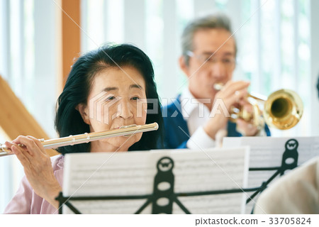 高級音樂圈 高級音樂圈 33705824