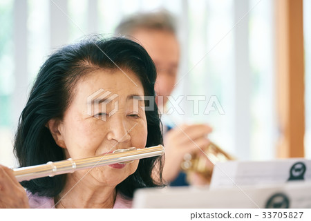 高級音樂圈 高級音樂圈 33705827