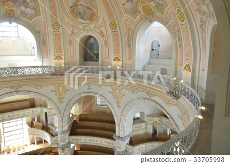 在Frauenkirche(德國德累斯頓)內 在Frauenkirche(德國德累斯頓)內 33705998