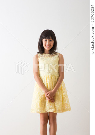 Pretty girl portrait 33706284