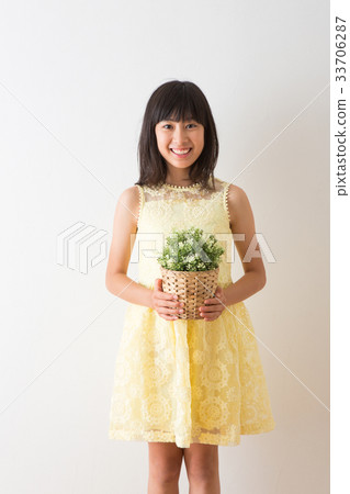 Pretty girl portrait Pretty girl portrait 33706287