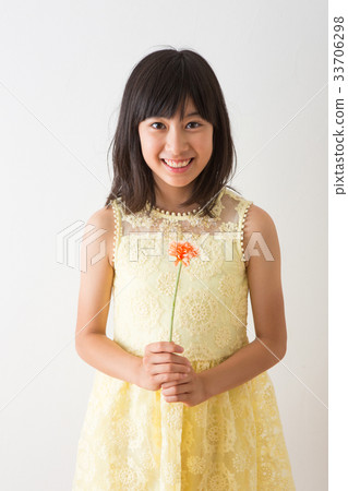 Pretty girl portrait Pretty girl portrait 33706298