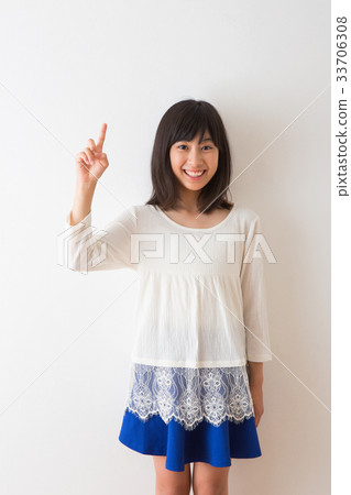 Pretty girl portrait 33706308