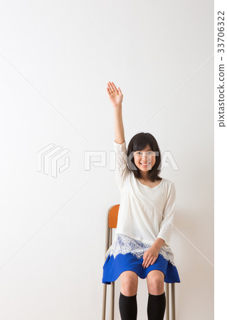 Pretty girl portrait 33706322