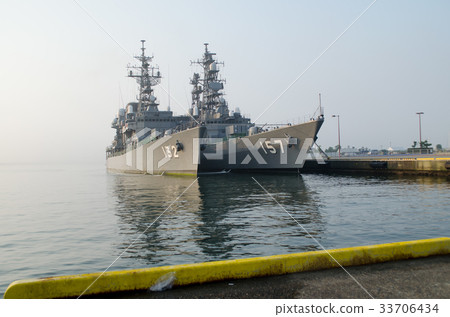 Early morning escort ship "Asayuki" and "Sawagiri" Early morning escort ship "Asayuki" and "Sawagiri" 33706434