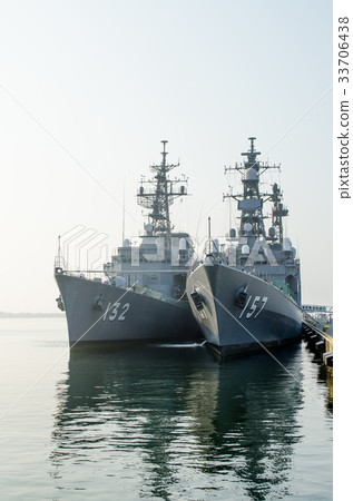 清晨護送船“Asayuki”和“Sawagiri” 33706438