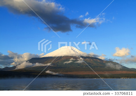 Mt. Fuji first crown snow 2014 33706811