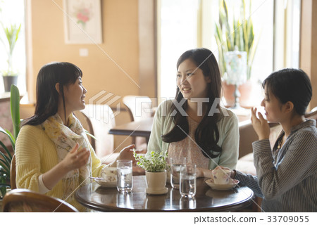 Women chatting at cafe Women chatting at cafe 33709055