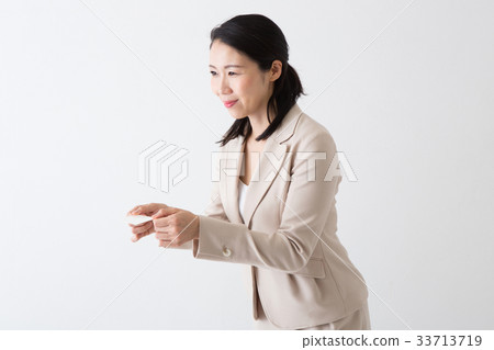 Women's portrait 33713719