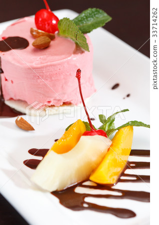 cherry ice cream with fruits 33714262