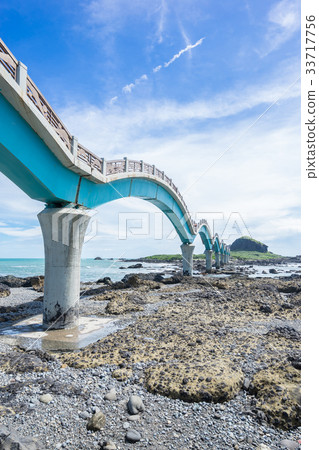 beautiful bridge in Sansiantai Taitung, Taiwan 33717756
