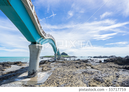 beautiful bridge in Sansiantai Taitung, Taiwan 33717759