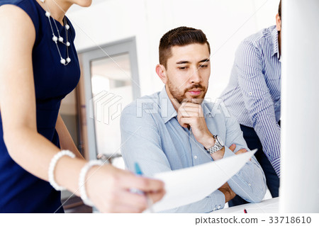 Business people in modern office 33718610