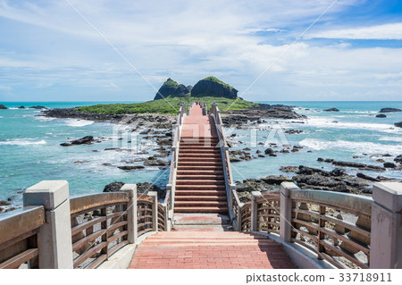 beautiful bridge in Sansiantai Taitung, Taiwan beautiful bridge in Sansiantai Taitung, Taiwan 33718911