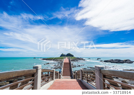 beautiful bridge in Sansiantai Taitung, Taiwan beautiful bridge in Sansiantai Taitung, Taiwan 33718914