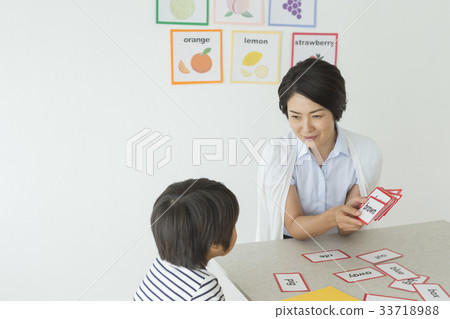 Working mother 33718988