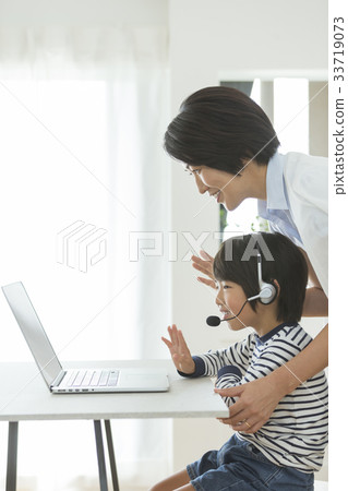 Working mother 33719073