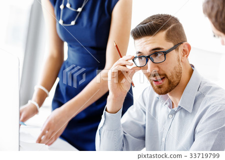 Business people in modern office 33719799