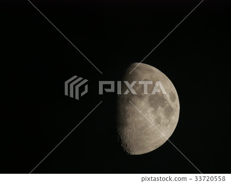 The moon of the tenth night The moon of the tenth night 33720558