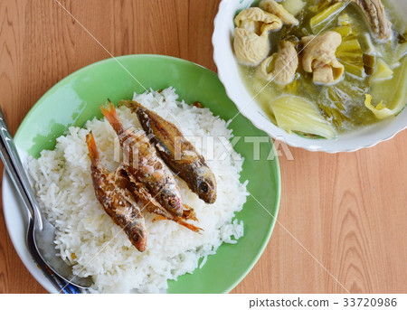 deep fried fish topping on rice and soup 33720986