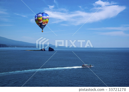 Hot air balloon, Cruise ship, Brother Island, Seogwipo city, Jeju Island Hot air balloon, Cruise ship, Brother Island, Seogwipo city, Jeju Island 33721278