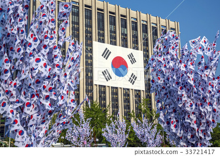 首爾市中區區Sejongno，光化門廣場政府大樓Taegukgi 33721417