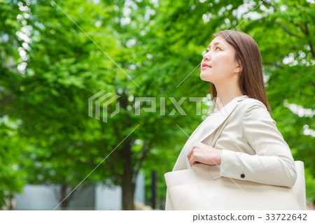 Smiling female business departure 33722642