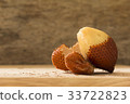 salacca on woodplate 33722823