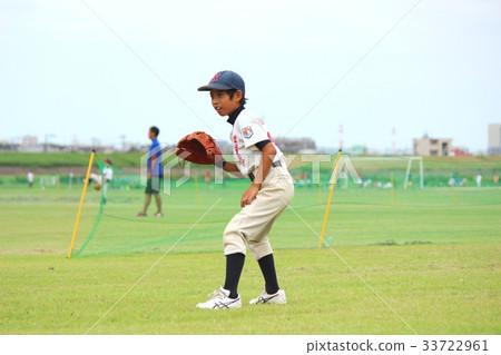 Baseball boy waiting for the ball with a smile Baseball boy waiting for the ball with a smile 33722961