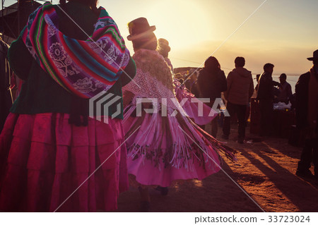 Peruvian dance 33723024