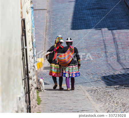 Peruvian people 33723028