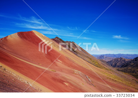 Rainbow mountain 33723034