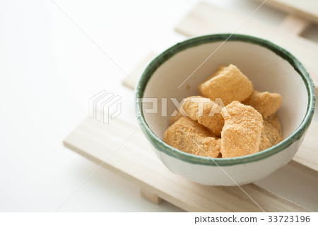 The snack is warabi rice cake The snack is warabi rice cake 33723196