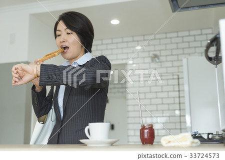 工作的母親 33724573