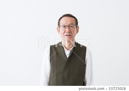 Senior man portrait 33725026