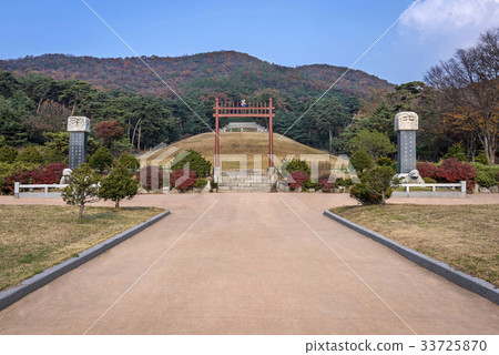 Hongsalmun，Gongonggi-Paju市Paju Yungwan將軍陵（歷史遺址323號）Yun-gwan Shindobi將軍 33725870