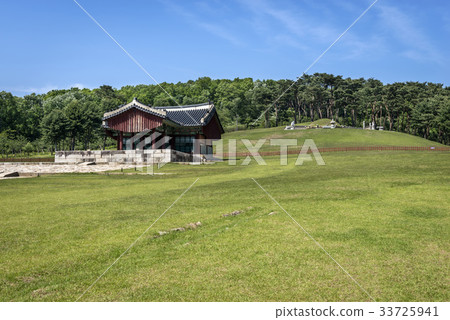 Yonggeung-jungjaekgung, Yongneung, Hyeonggeungneung (Historic site No.26), Hwaseong-si, Gyeonggi-do 33725941