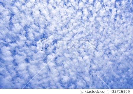 Fresh autumn clouds Fresh autumn clouds 33726199