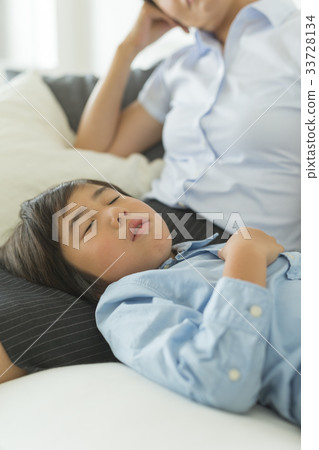 Working mother 33728134